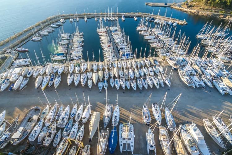 Leros Marina - 01K1XAAVSY2T4V8623X8VGYVZ3.webp