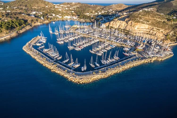 Leros Marina - 01K1XAAVTF99N3TF0B7V66A54N.webp